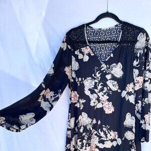 Beautiful Dr 2 Dress High low Flora pattern with elastic sleeves lace detail
